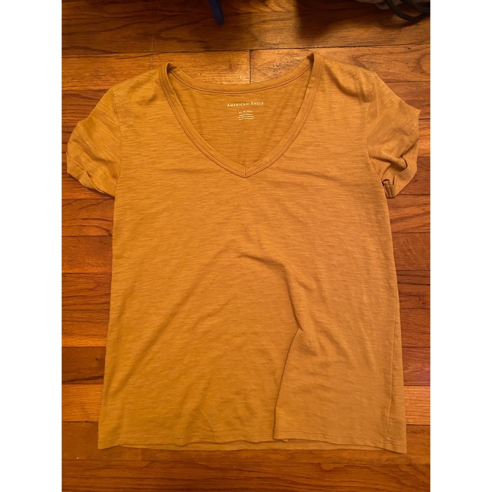 American Eagle tshirt